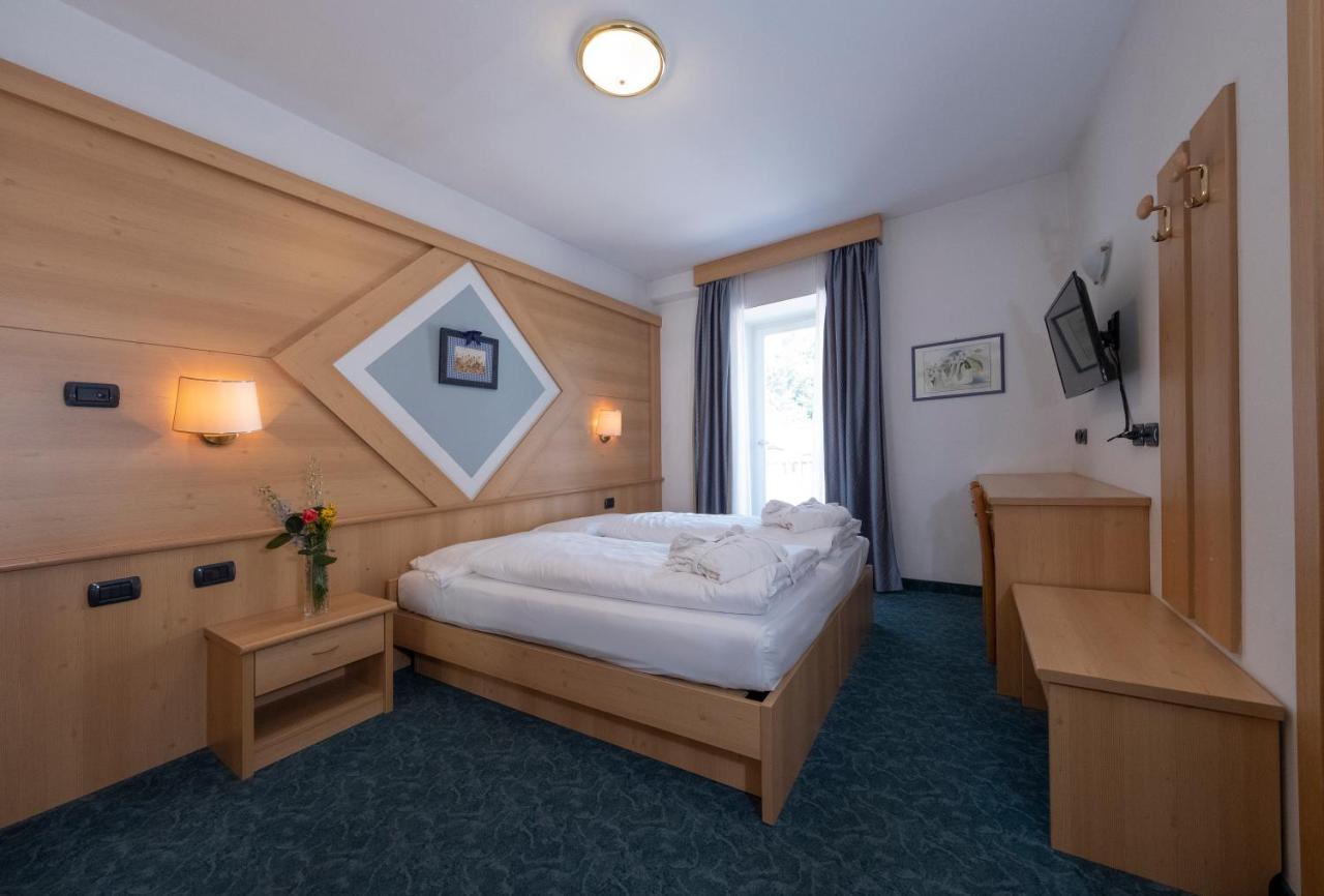 Hotel Italia Castello-Molina di Fiemme Exteriör bild