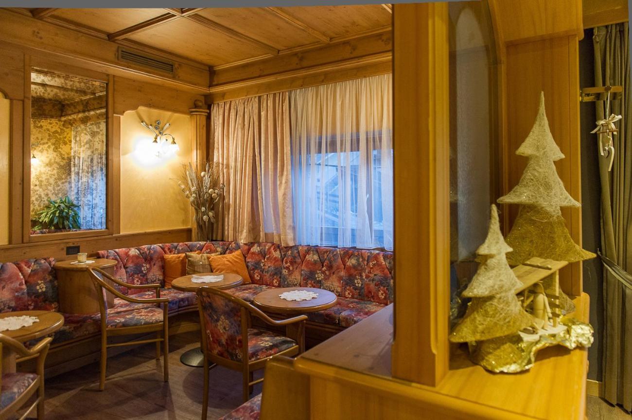 Hotel Italia Castello-Molina di Fiemme Exteriör bild