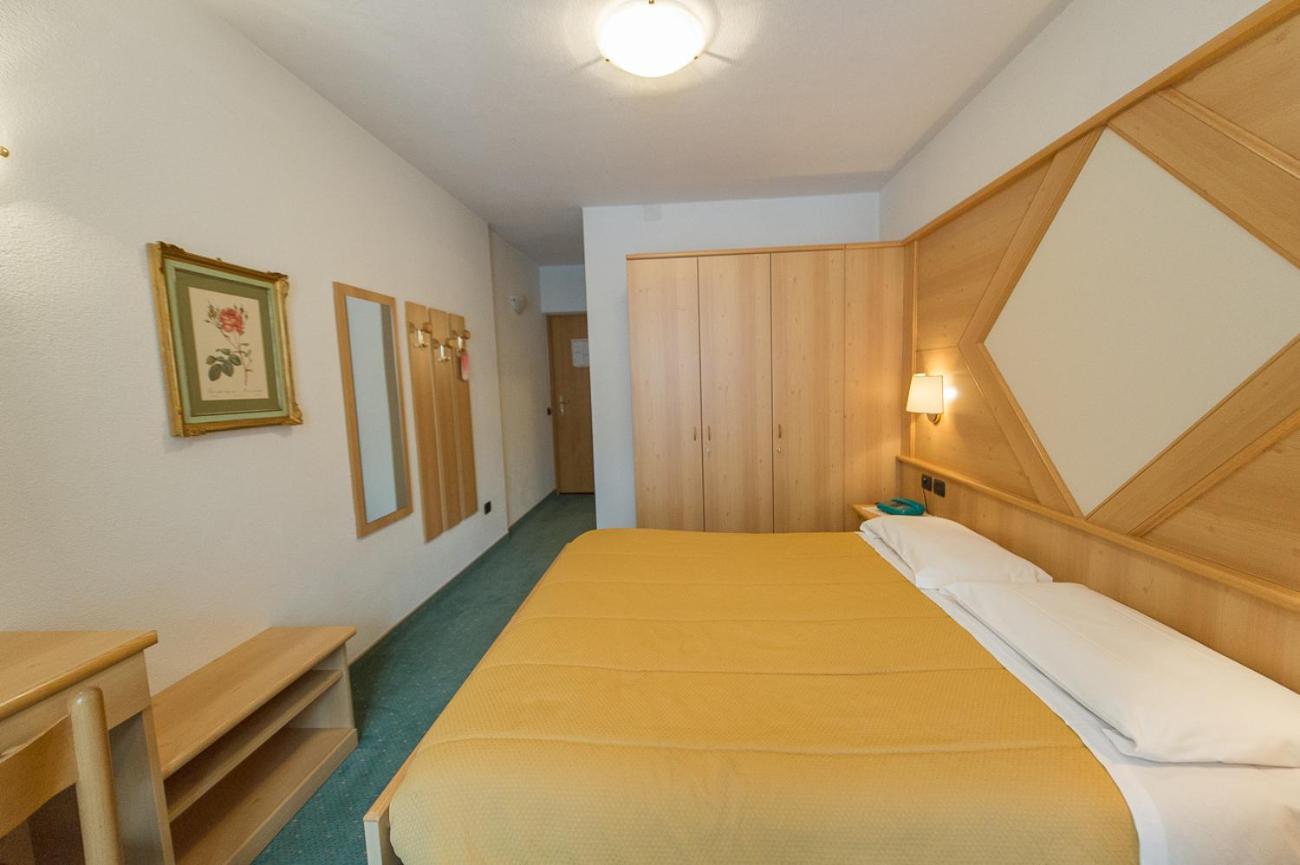 Hotel Italia Castello-Molina di Fiemme Exteriör bild