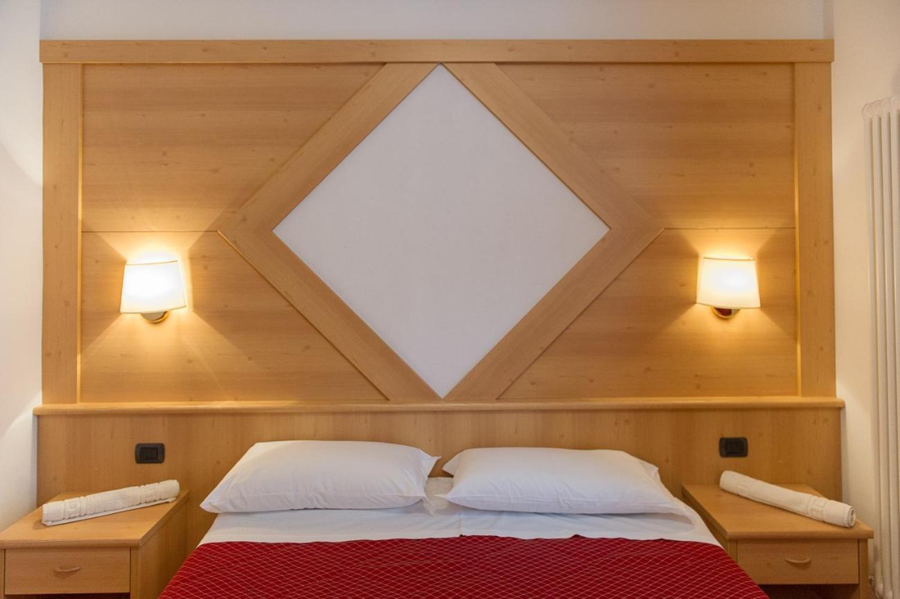 Hotel Italia Castello-Molina di Fiemme Exteriör bild