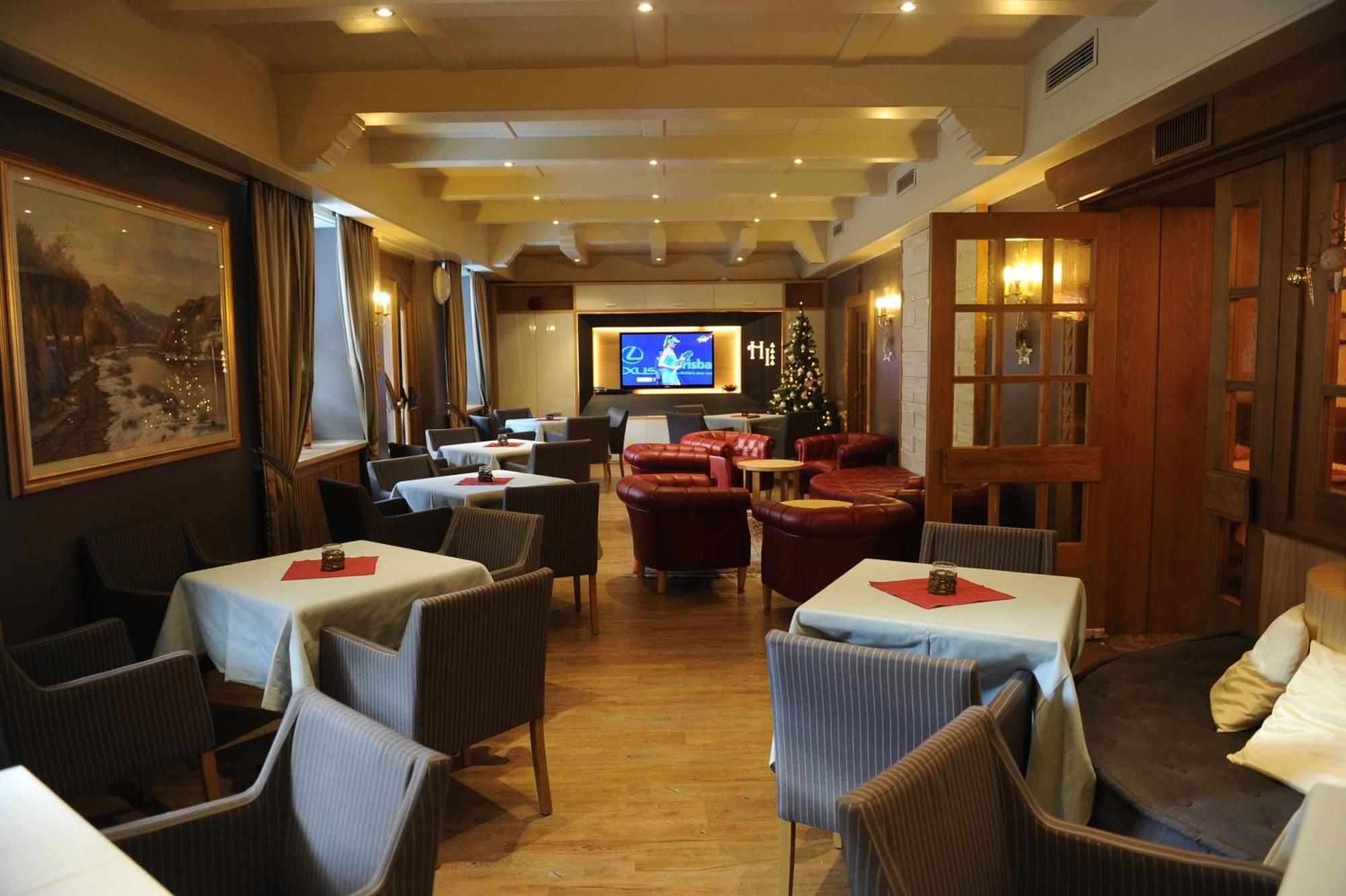 Hotel Italia Castello-Molina di Fiemme Exteriör bild